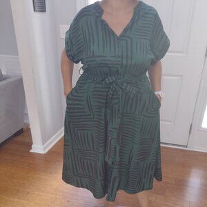 Geometric button detailed cuffed sleeve dress